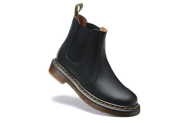 Dr. Martens Chelsea Boot Black Yellow Smooth Leather Elastic Side Gussets Chelsea Boots 4