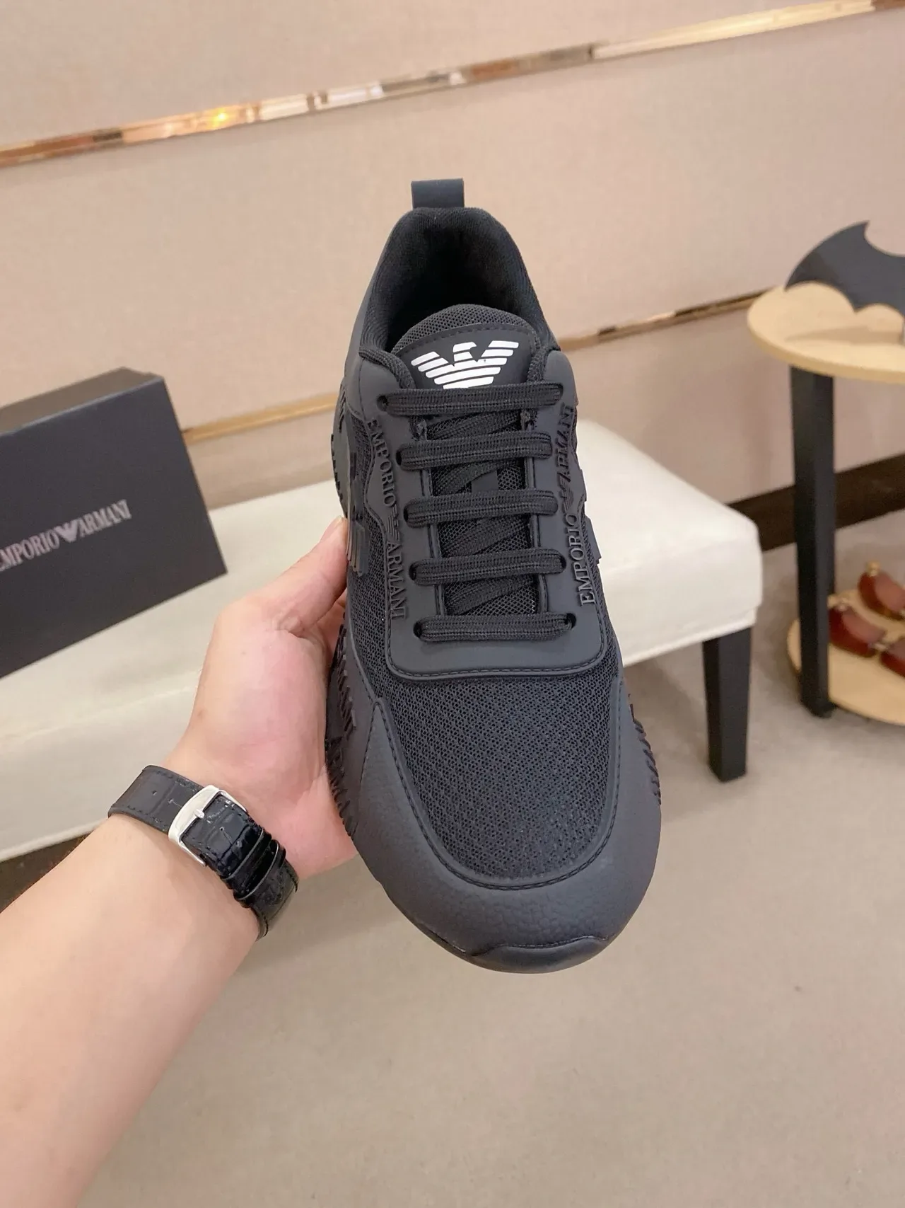 Emporio Armani কালো একরঙা এমবসড ব্র্যান্ডিং লাইফস্টাইল স্নিকার 2