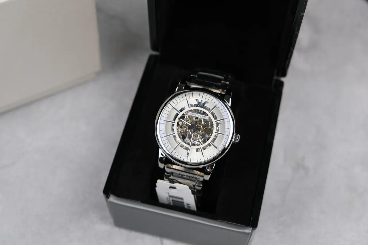 Emporio Armani Montre Mécanique Cadran Esquelette Argenté 8
