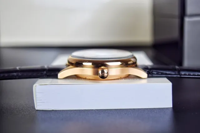 Emporio Armani Meccanico Or Blanc Esquelette Cœur Ouvert Boîtier en Or Rose Mechanical Watch 4