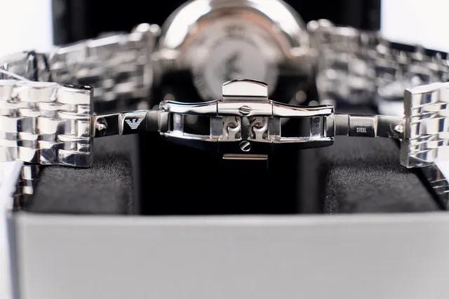 Emporio Armani Acier Inoxydable Argenté Blanc Cadran Sunburst Montre Quartz 5