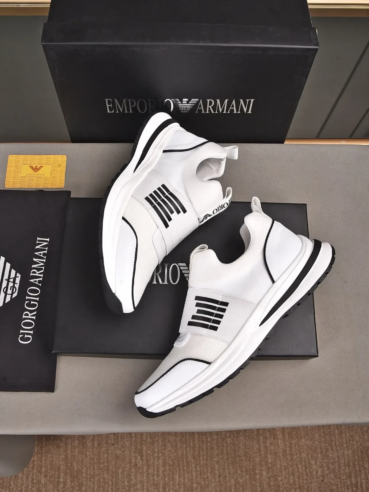 Emporio Armani حذاء رياضي ستايل حياة سليب أون أبيض أسود شبكي وصناعي علوي حذاء رياضي ستايل حياة 2