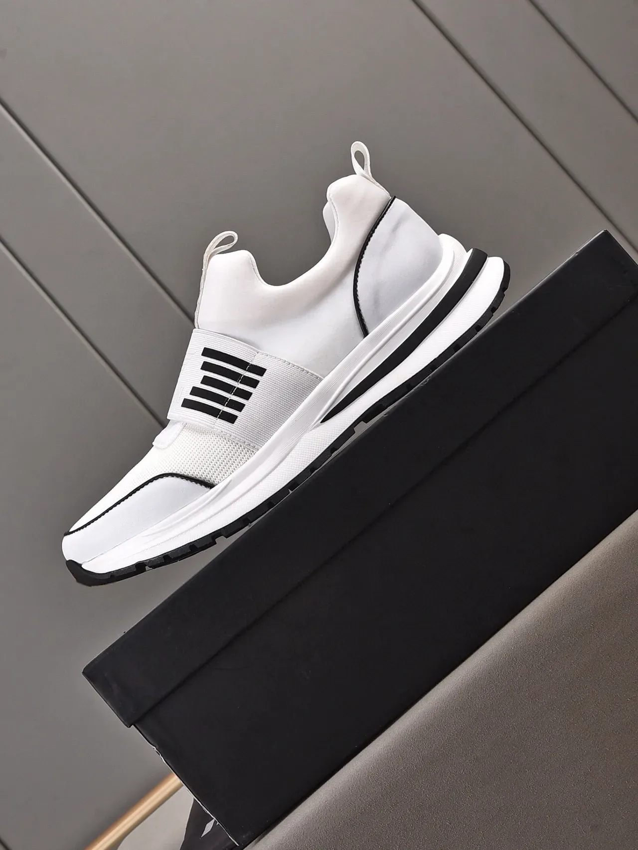 Emporio Armani حذاء رياضي ستايل حياة سليب أون أبيض أسود شبكي وصناعي علوي حذاء رياضي ستايل حياة 5