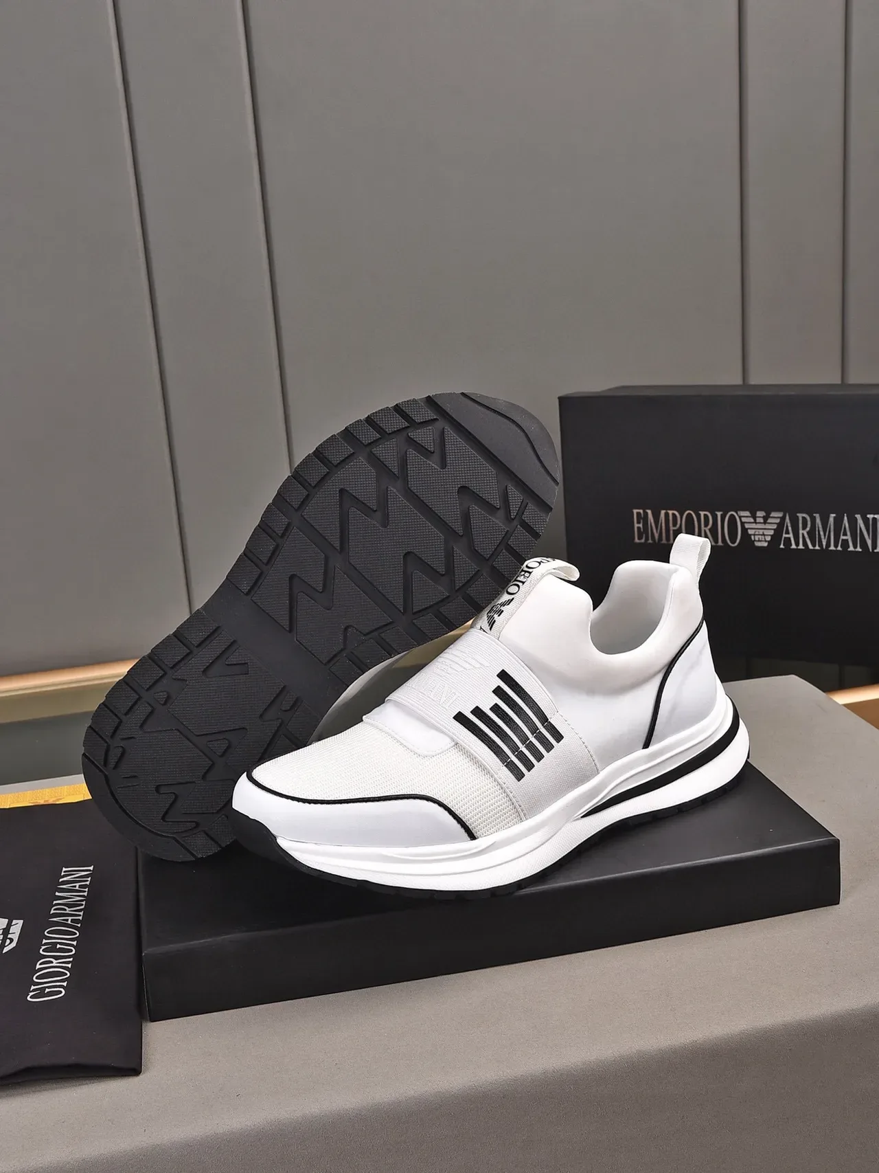 Emporio Armani حذاء رياضي ستايل حياة سليب أون أبيض أسود شبكي وصناعي علوي حذاء رياضي ستايل حياة 7