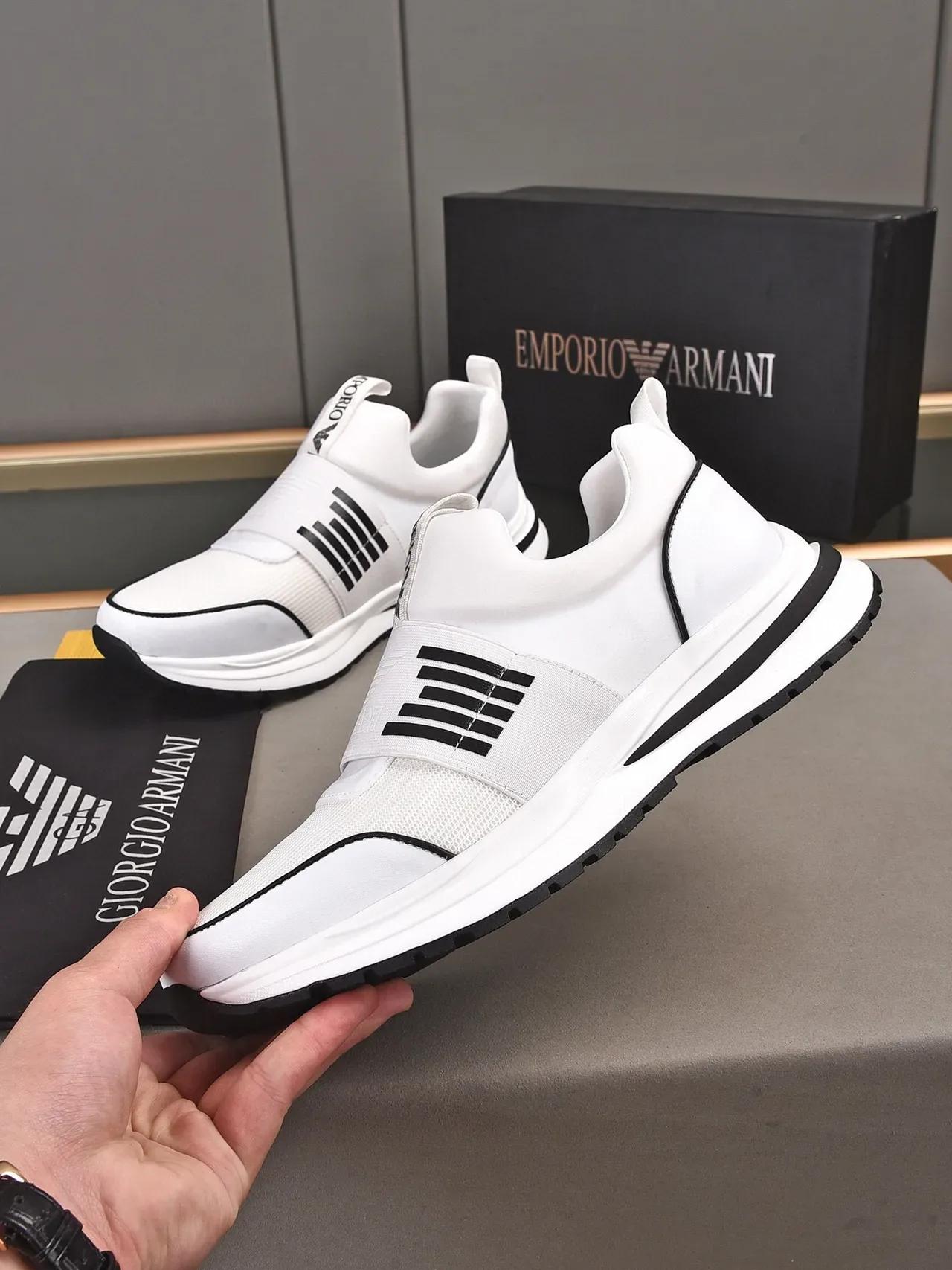 Emporio Armani حذاء رياضي ستايل حياة سليب أون أبيض أسود شبكي وصناعي علوي حذاء رياضي ستايل حياة 8