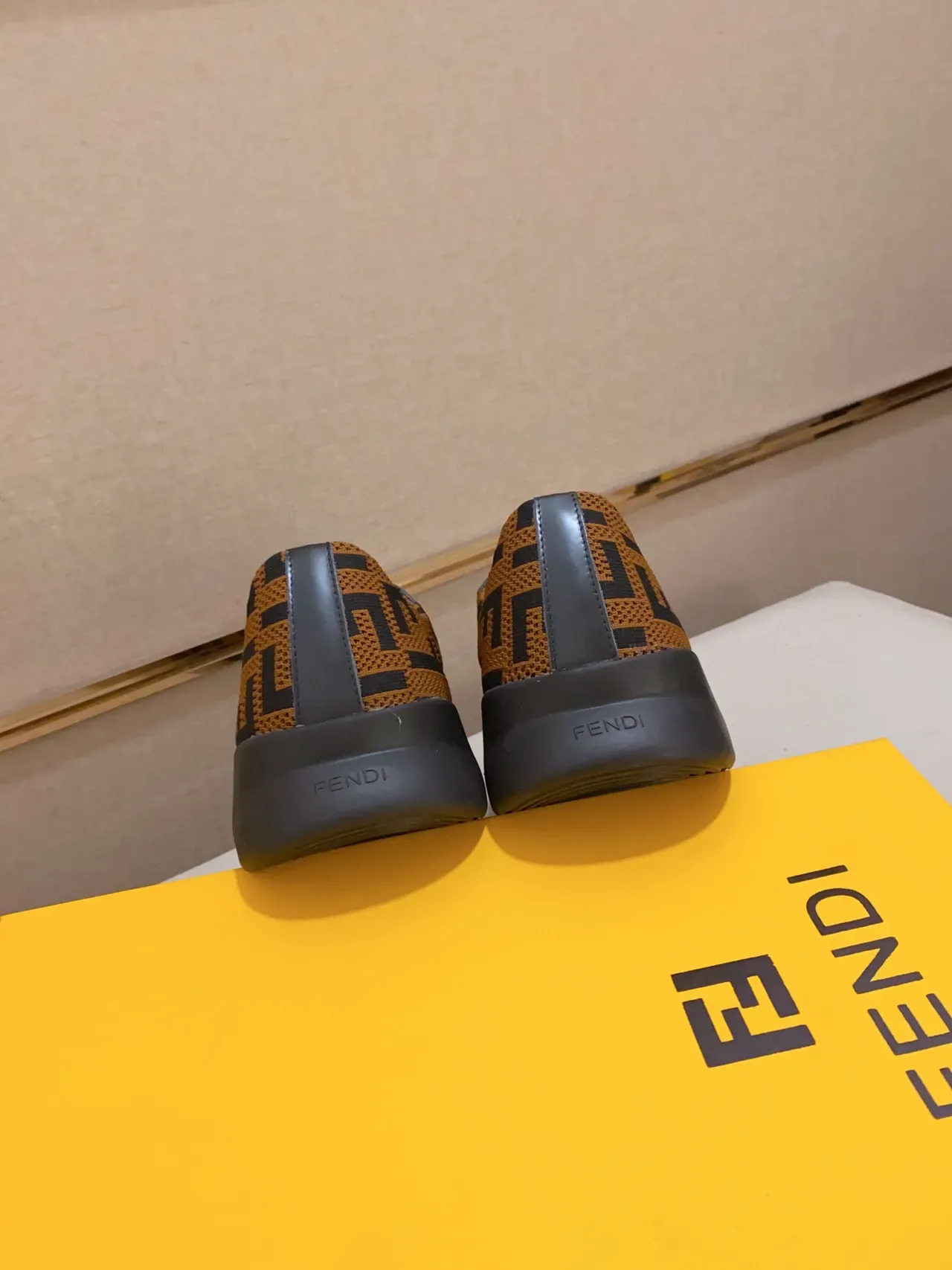 Fendi Marron Noir FF Monogram Tige tricotée Semelle sculptée à nervures en caoutchouc Chaussures lifestyle 3