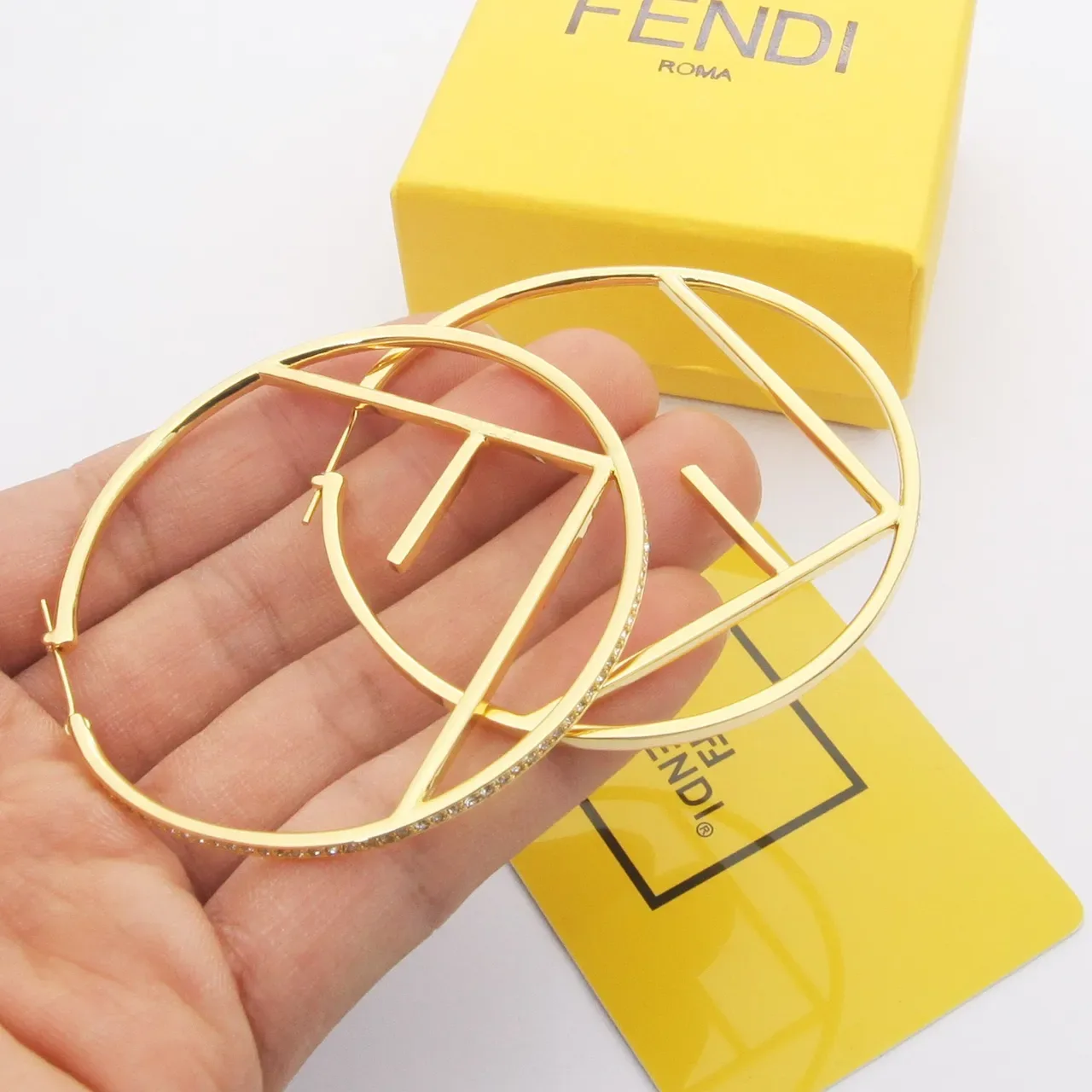 Fendi FF Hoop brincos aro dourados prateados motivo geométrico abertos 7