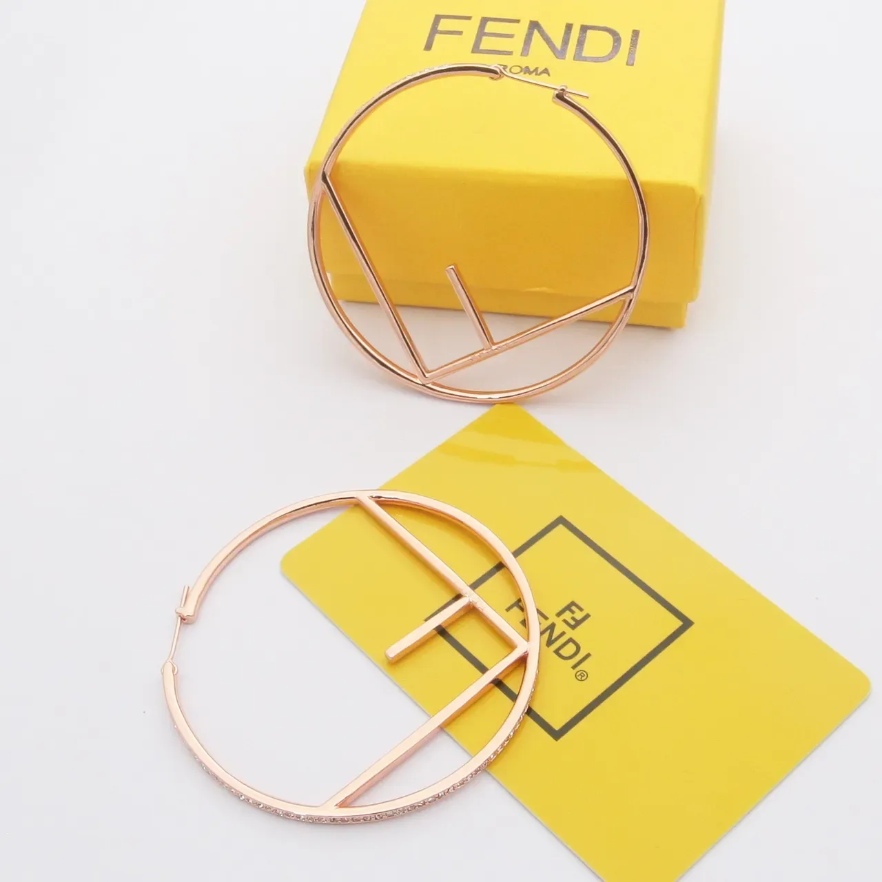 Fendi FF Hoop brincos aro dourados prateados motivo geométrico abertos 9
