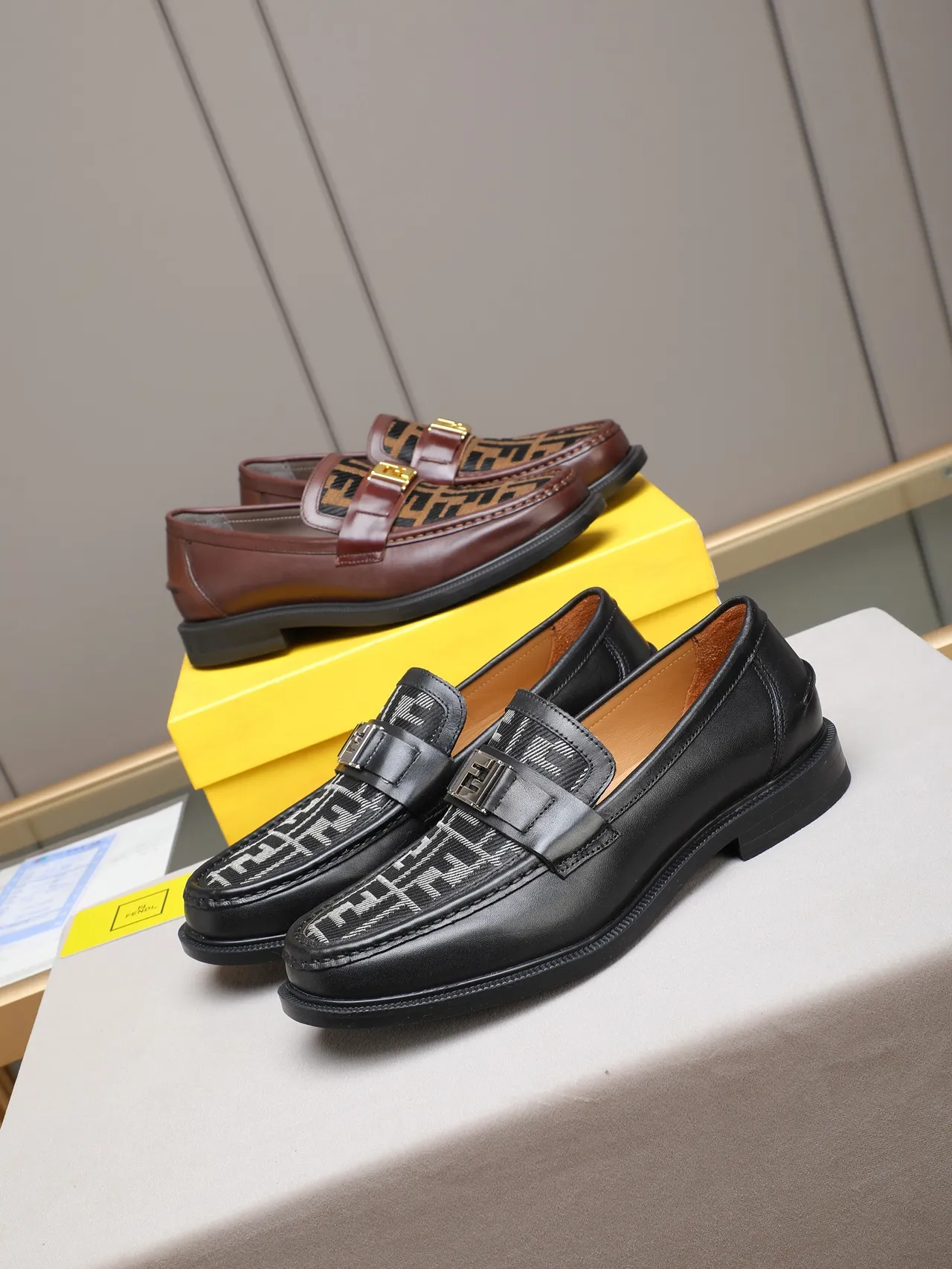 Fendi FF Logo Loafer Marrom Preto Couro Monograma Tecido Vamp Loafer 2