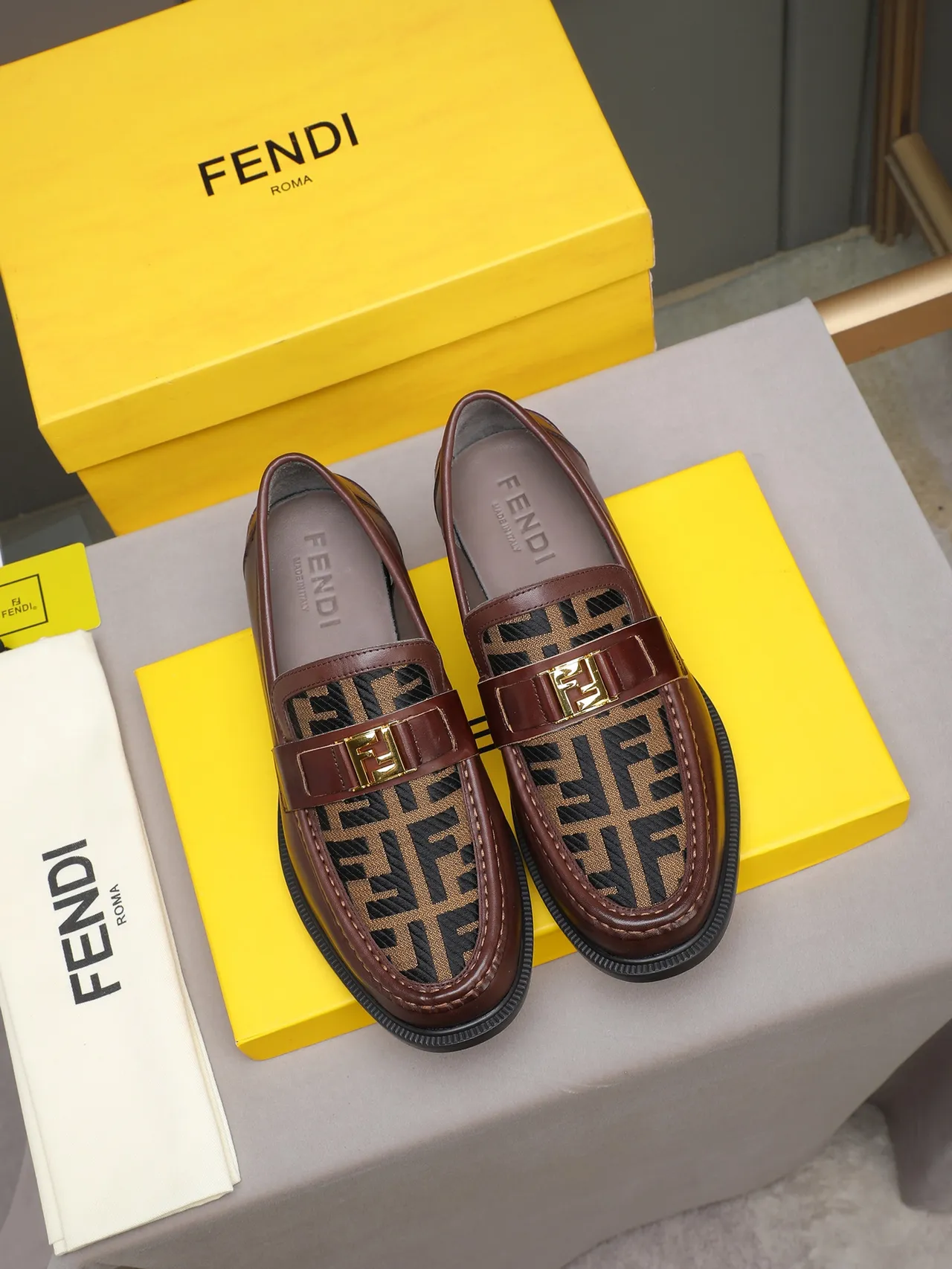 Fendi FF Logo Loafer Marrom Preto Couro Monograma Tecido Vamp Loafer 3