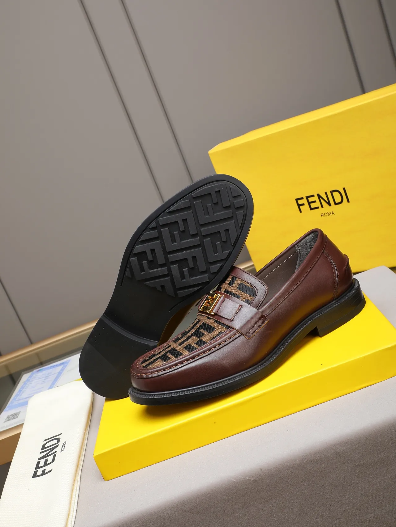 Fendi FF Logo Loafer Marrom Preto Couro Monograma Tecido Vamp Loafer 4