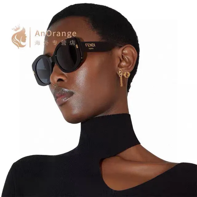 Fendi Boucles d'oreilles Or Motif Chaîne Tordue Enlacement Forme Circulaire Interlock 7