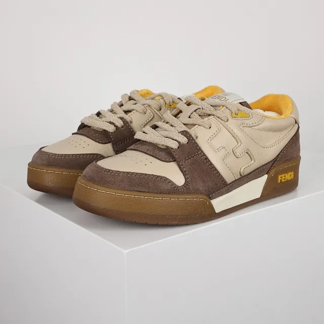 Fendi Sneakers Lifestyle Bege Marrom Camada de Camurça e Couro Superior Embossado Motivo FF Sneakers Lifestyle 2