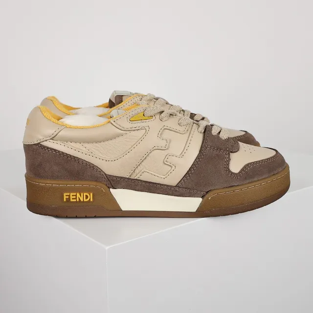 Fendi Sneakers Lifestyle Bege Marrom Camada de Camurça e Couro Superior Embossado Motivo FF Sneakers Lifestyle 3