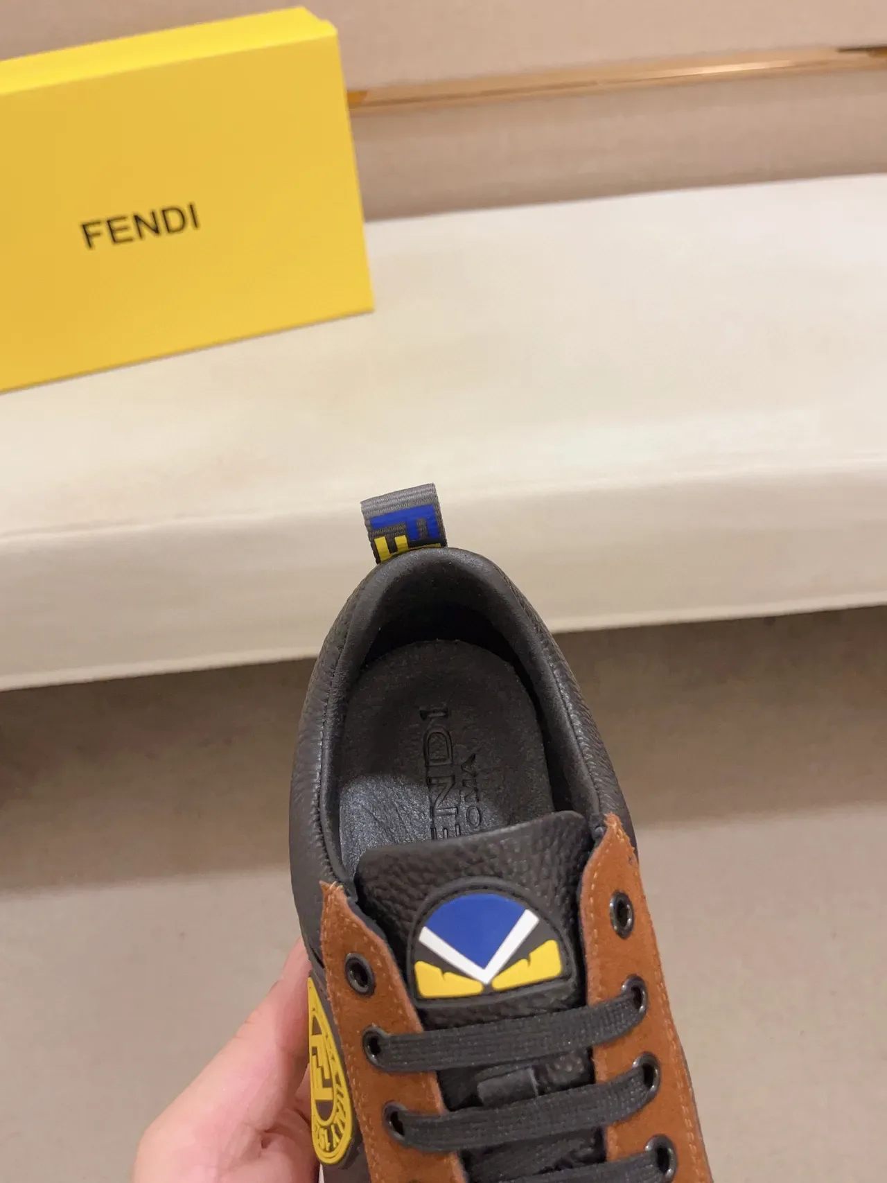 Fendi Lifestyle Sneaker أسود بني ملون محجوز جلد و سويد دائري FF Logo مداليون Lifestyle Sneakers 4