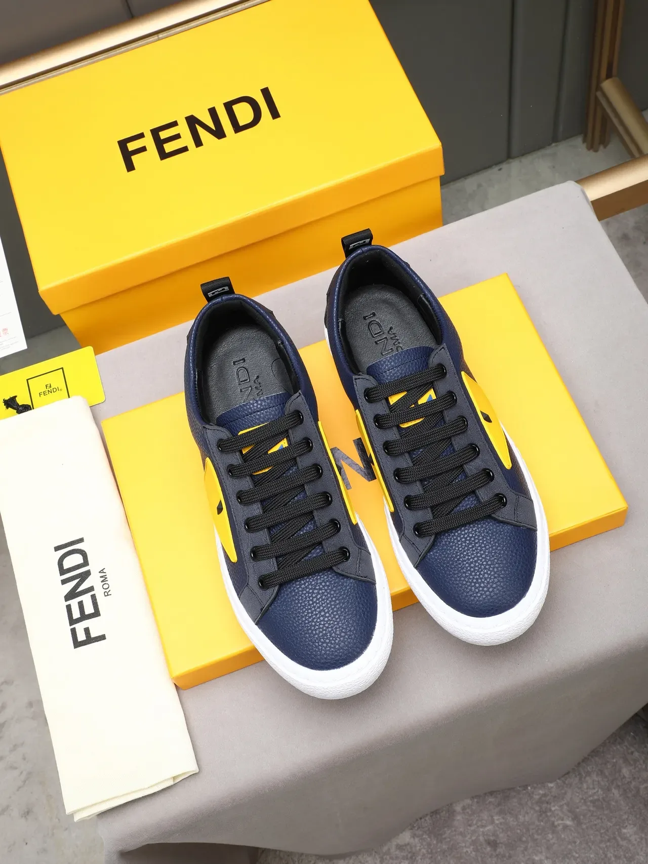 Fendi Monster Eye Bleu marine et jaune baskets lifestyle 3