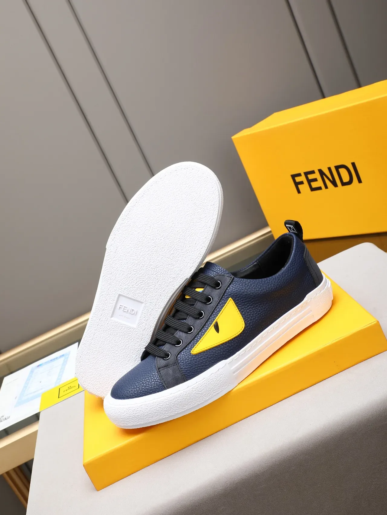 Fendi Monster Eye Bleu marine et jaune baskets lifestyle 5