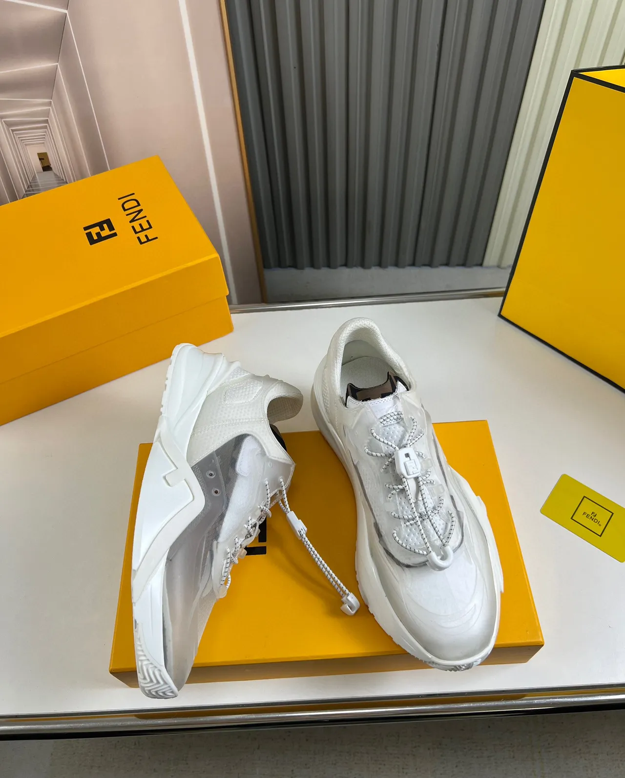 Fendi Blanc Semelle Sculptée Superposition de Maille Translucide Chaussures Chunky 5