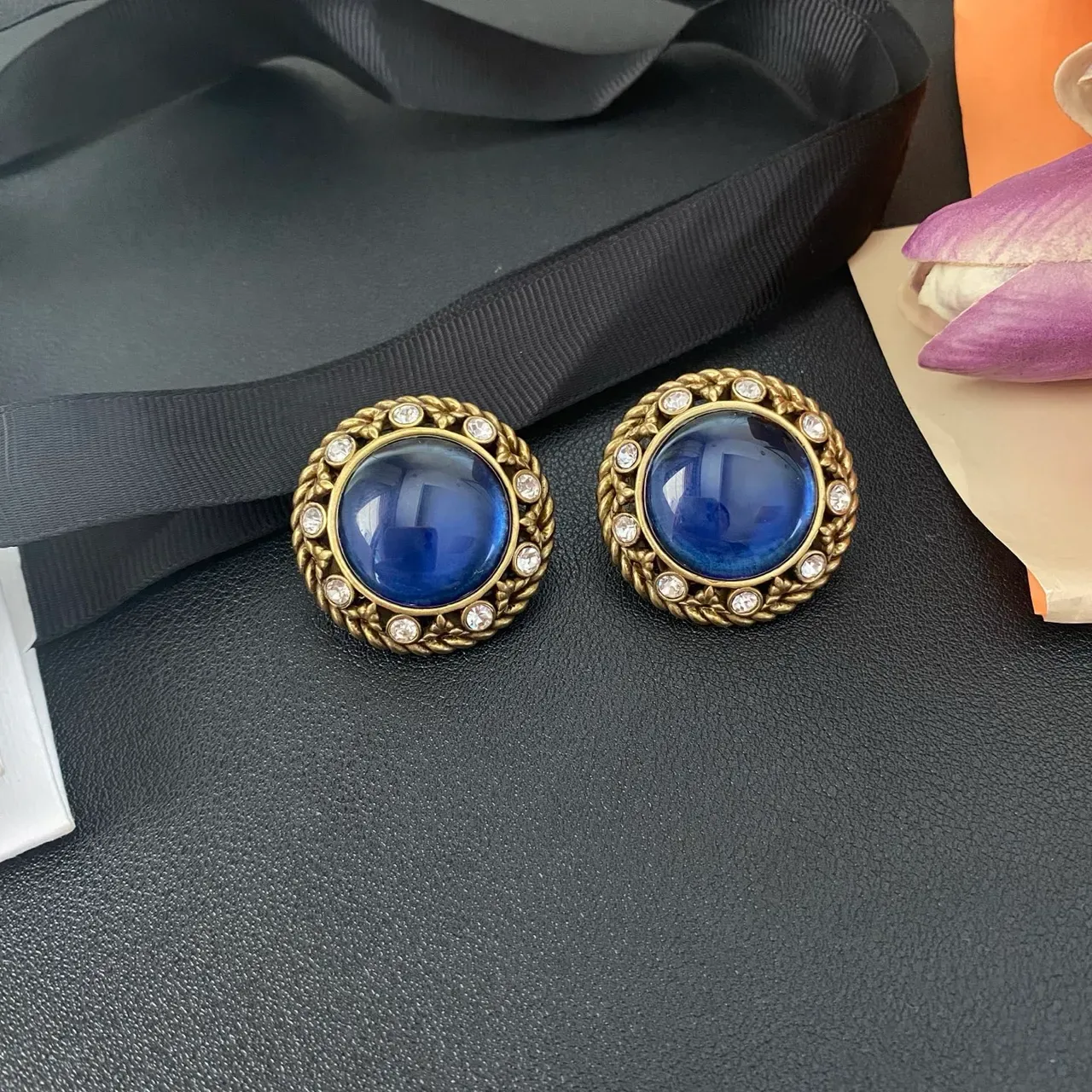 Antique Gold-Tone Braided Rope Cabochon Crystal Stud Earrings 4