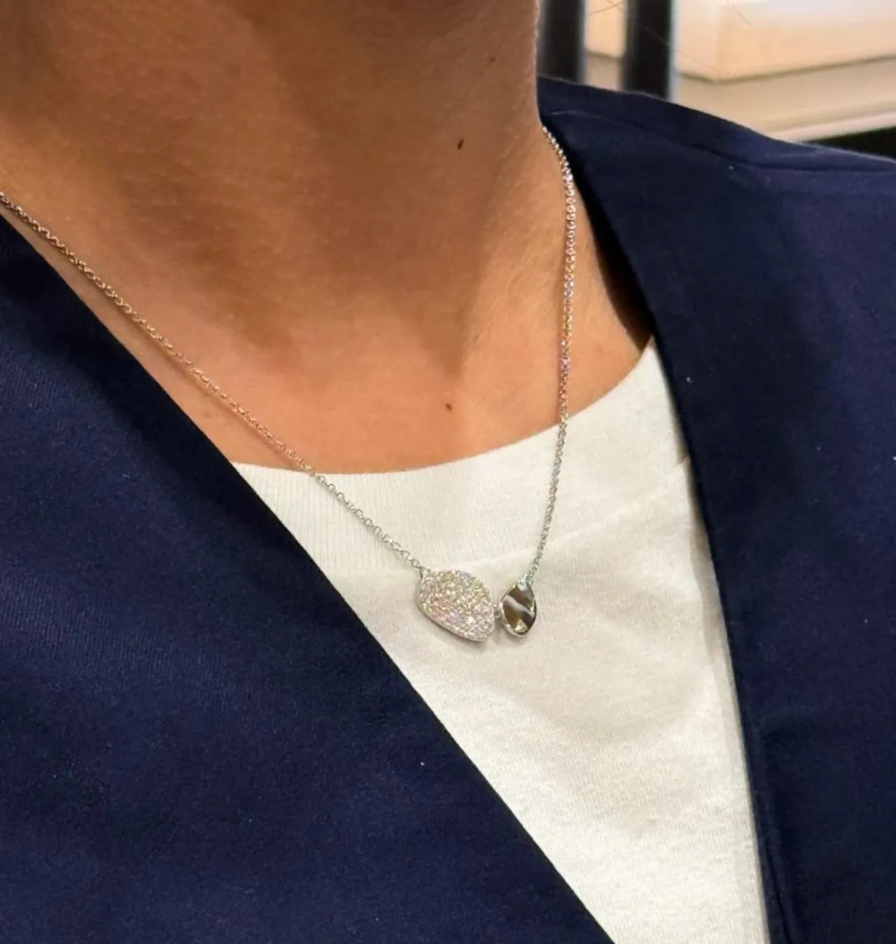 قلادة غير متماثلة مزدوجة التعليقات Pavé و Cabochon 2
