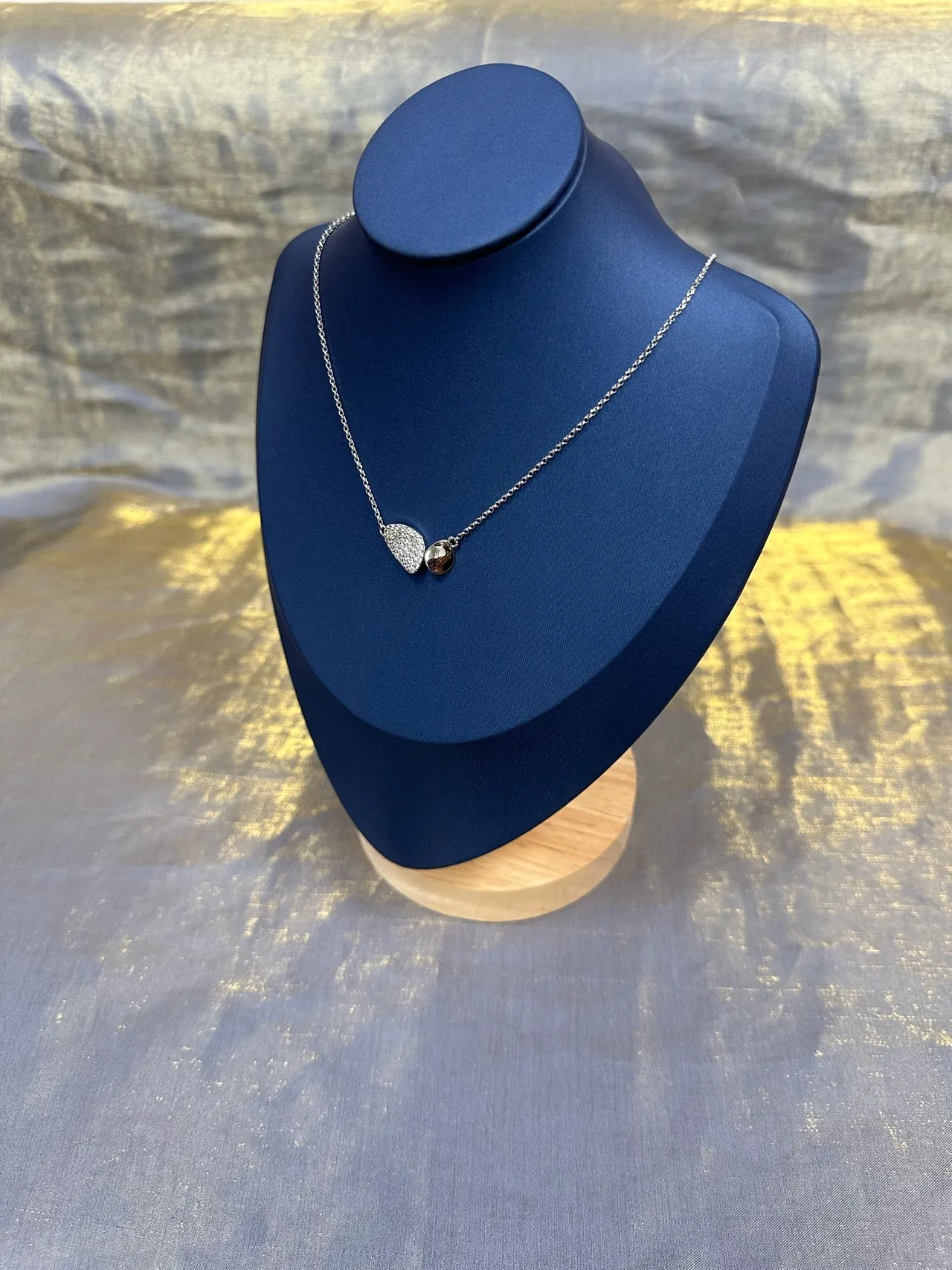 قلادة غير متماثلة مزدوجة التعليقات Pavé و Cabochon 9