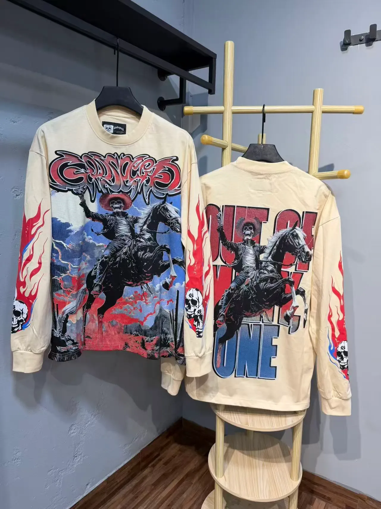 Beige Graphic-Print Long-Sleeve Crewneck T-Shirt 4