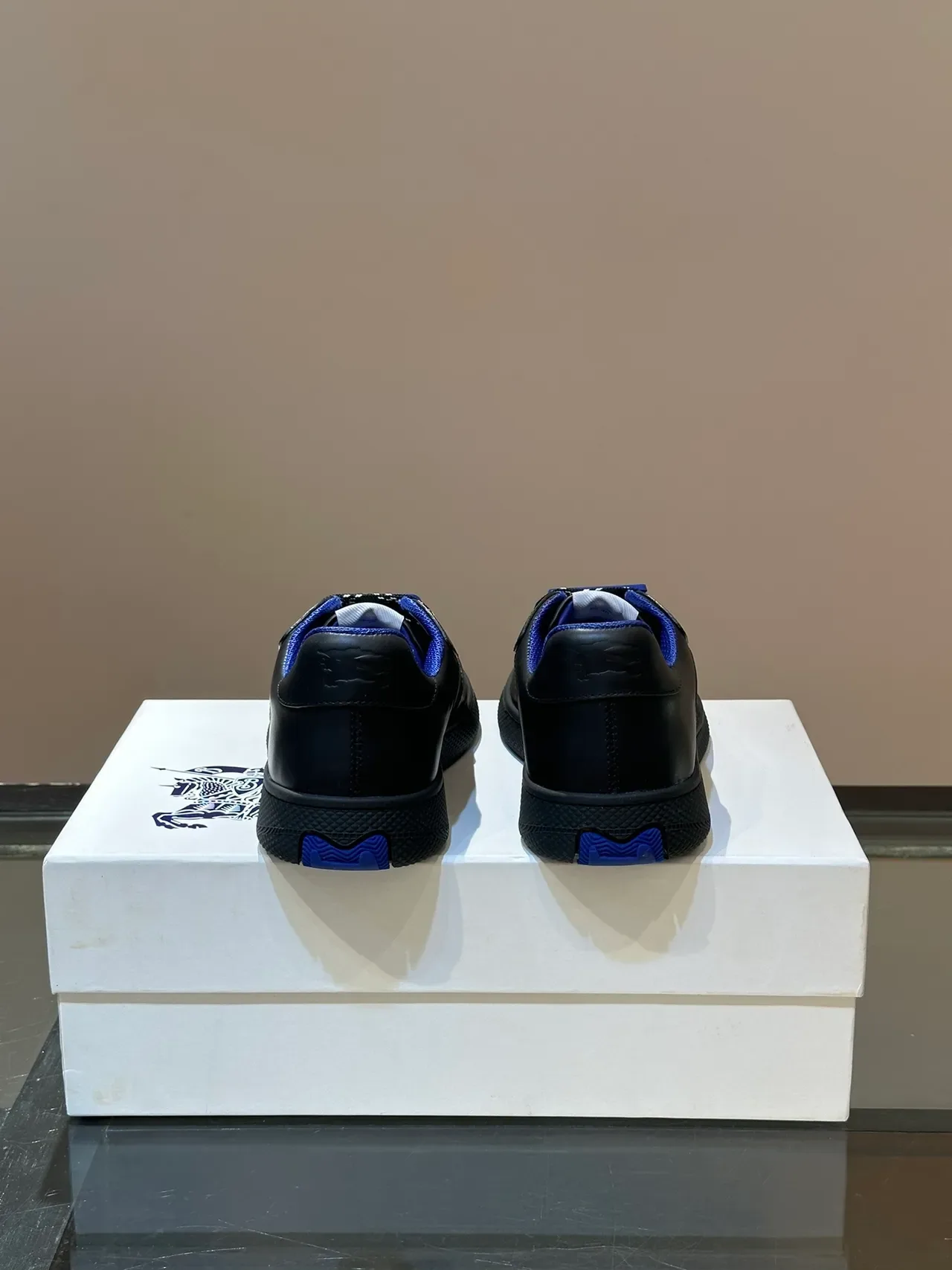 Black and Blue Contrast Lining Lifestyle Sneakers 3