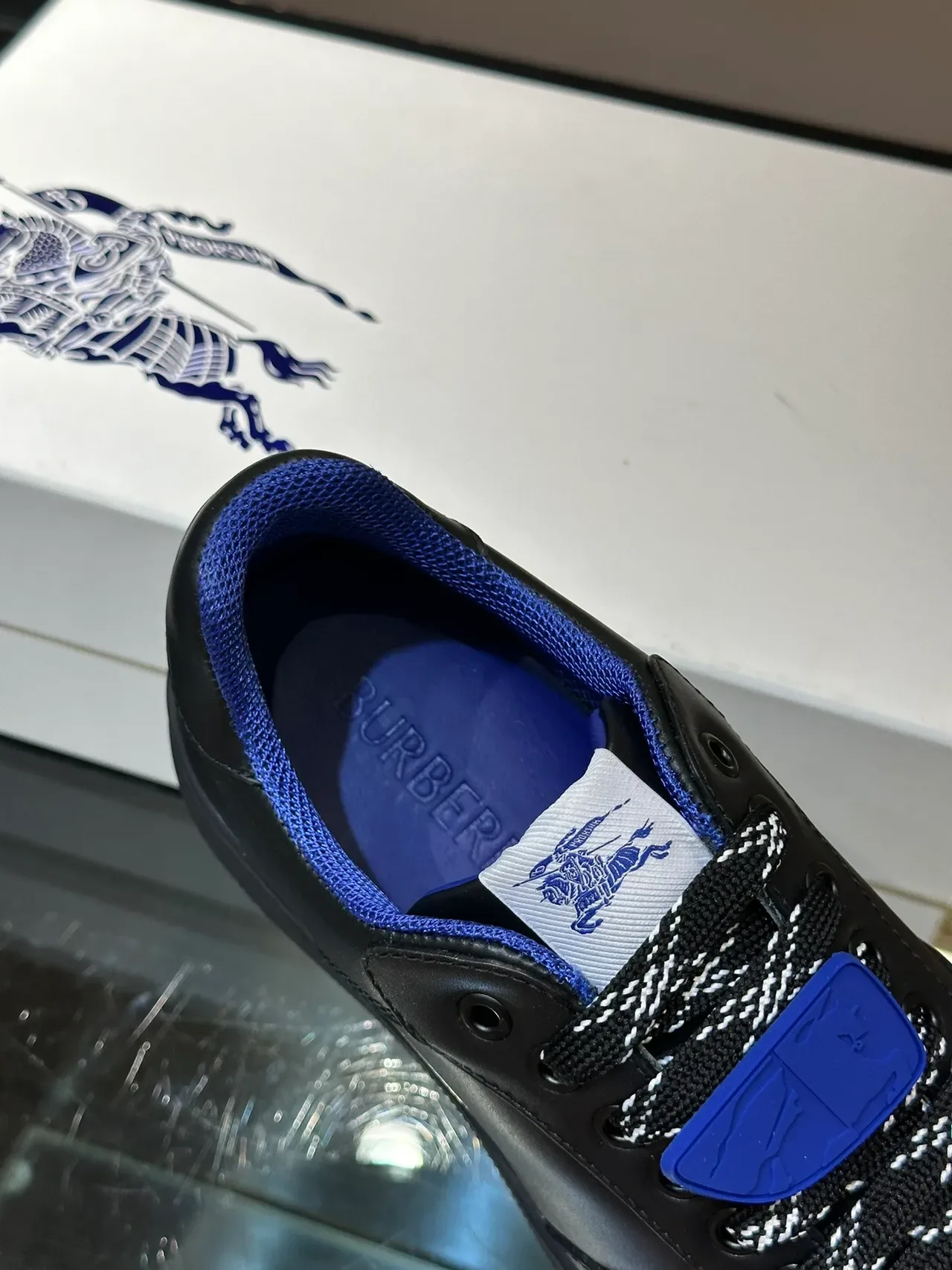 Black and Blue Contrast Lining Lifestyle Sneakers 4