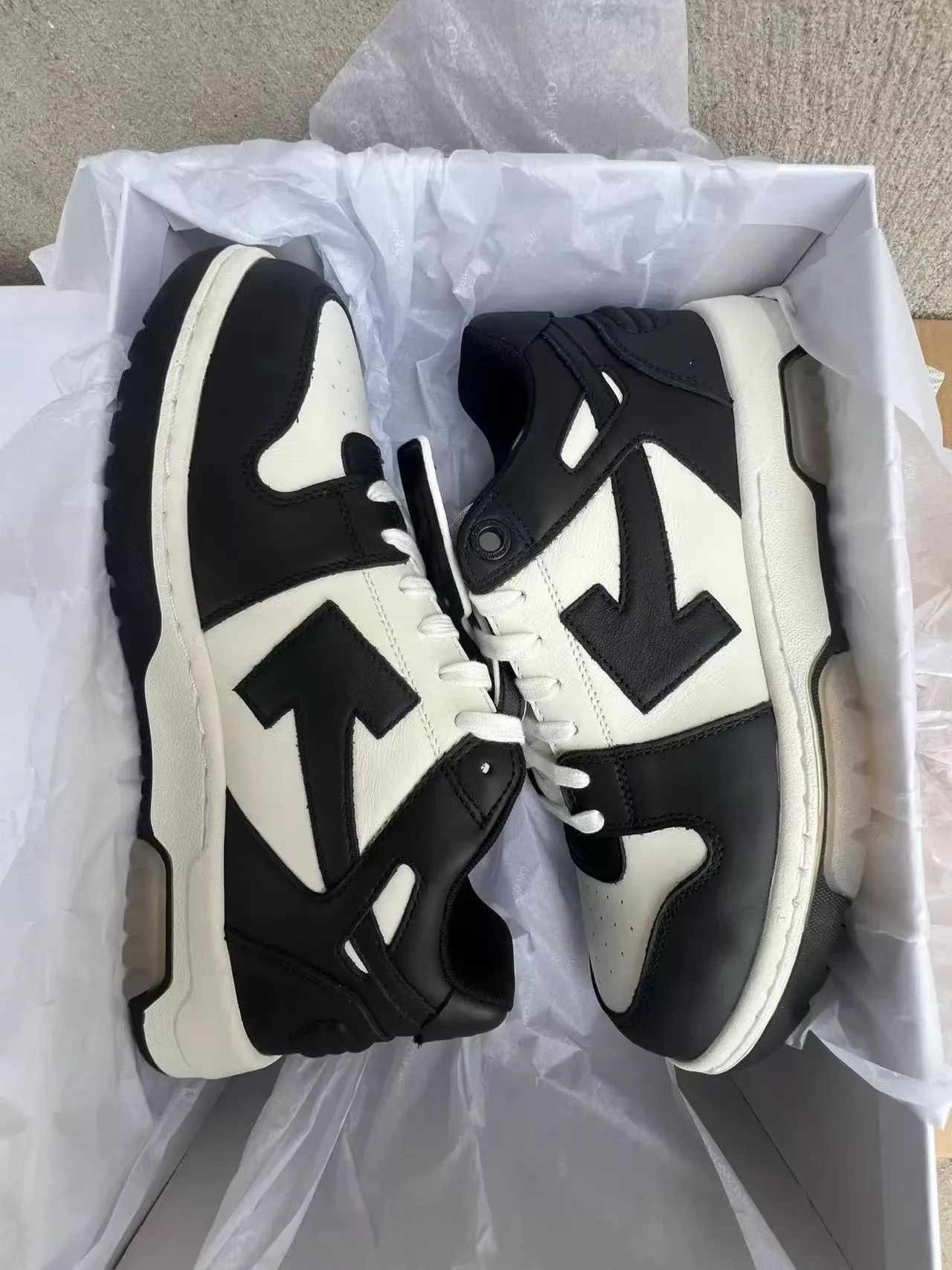 Black and White Leather Panelled Low-Top Sneaker 9