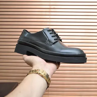 Sapato Oxford de plataforma de couro preto brilhante