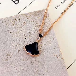 Colar de Metal com Pingente em Forma de Leque Esmaltado Preto e Dourado