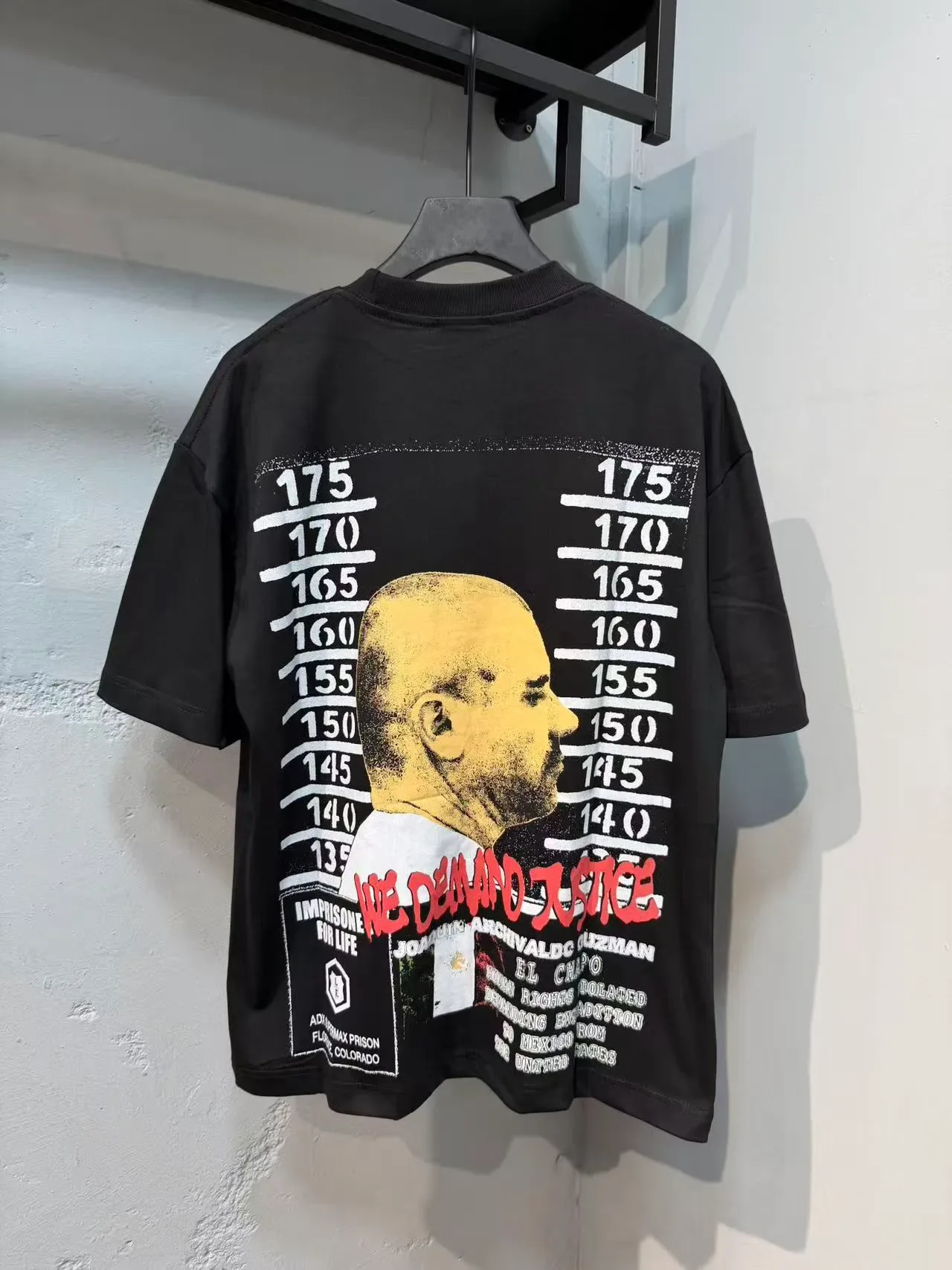 Black Graphic-Print Crewneck Oversized T-Shirt 3