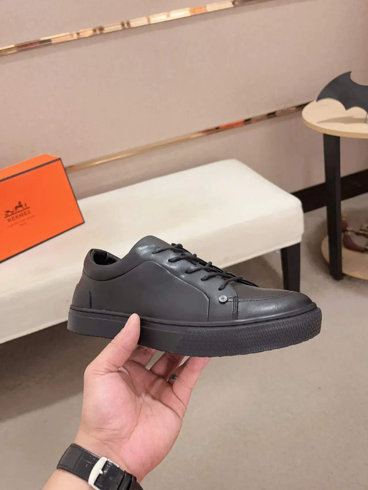Black Minimalist Low-Top Lace-Up Lifestyle Sneaker 4