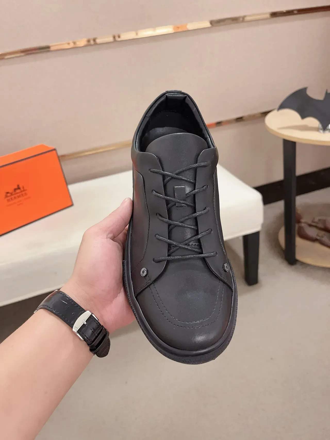 Black Minimalist Low-Top Lace-Up Lifestyle Sneaker 5