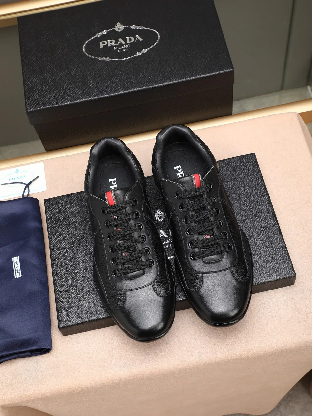 Black Red Leather Upper Pebbled Texture Panels Casual Shoes 2