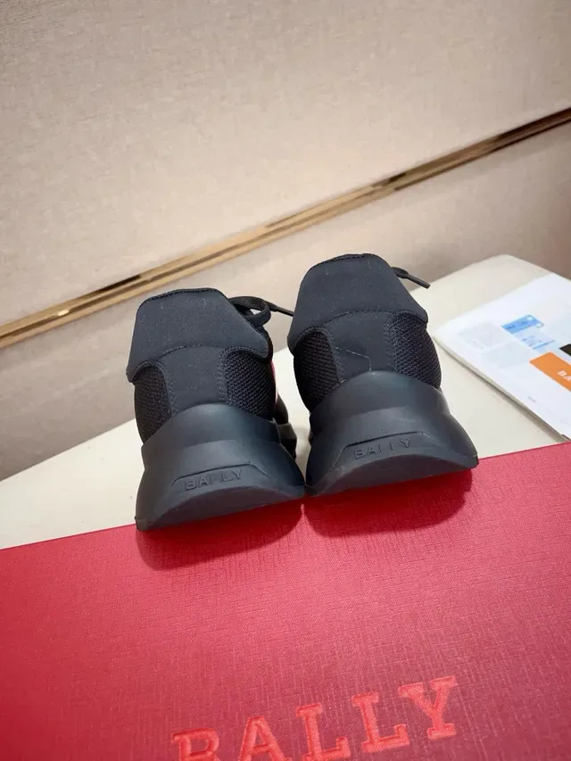 Black Red Low-Top Mesh-and-Synthetic Upper Sneakers 3