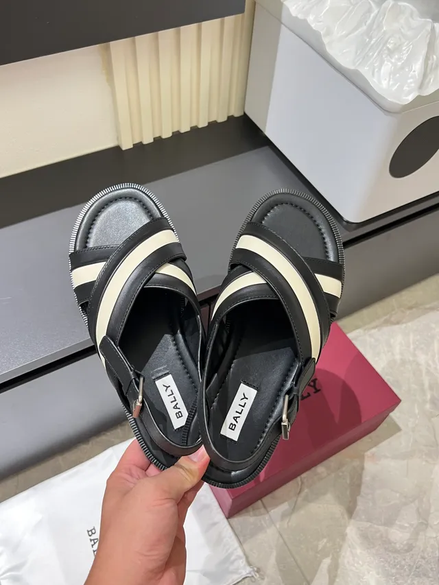 Black Striped Crisscross Strap Casual Sandals 2