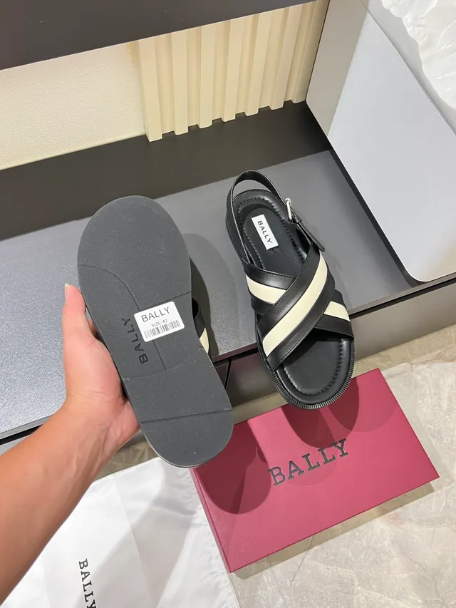 Black Striped Crisscross Strap Casual Sandals 7