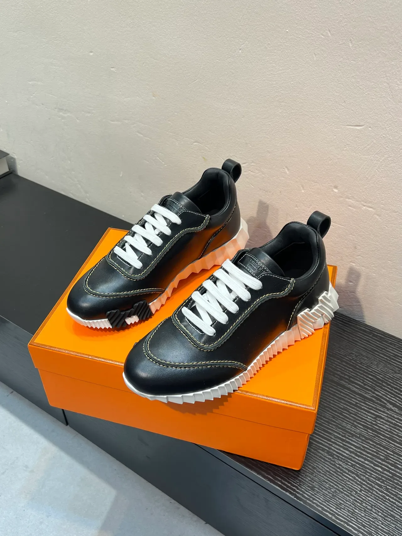 Black White Leather Upper Contrast Stitching Sneakers 3
