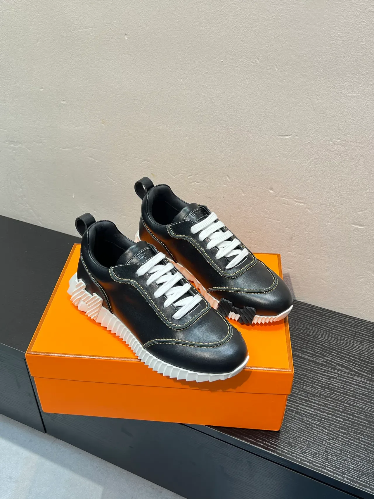 Black White Leather Upper Contrast Stitching Sneakers 5