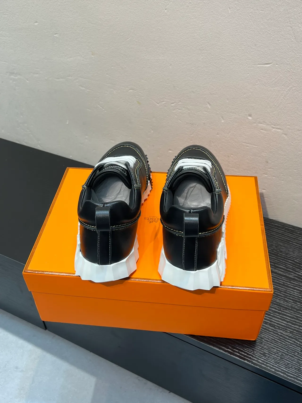 Black White Leather Upper Contrast Stitching Sneakers 6