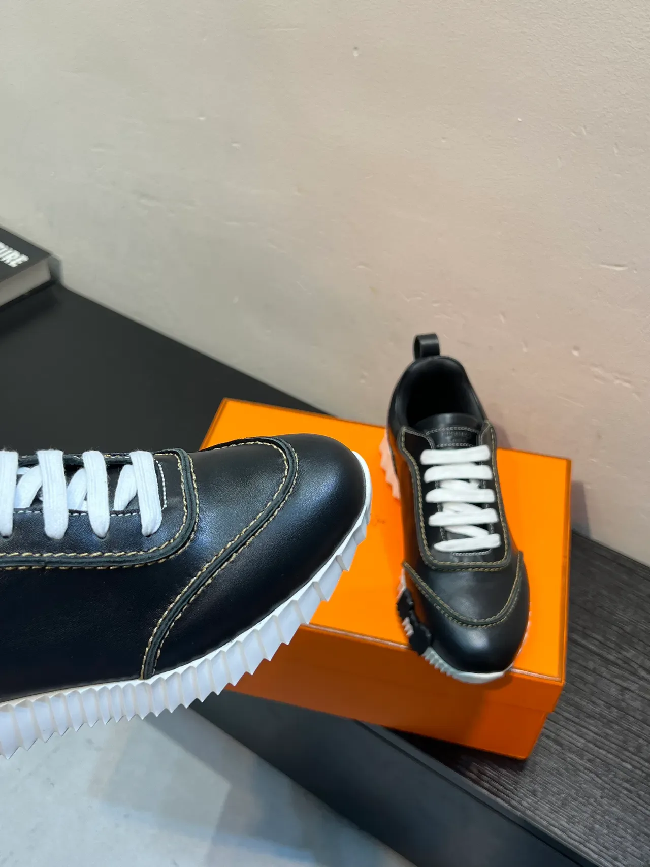 Black White Leather Upper Contrast Stitching Sneakers 8