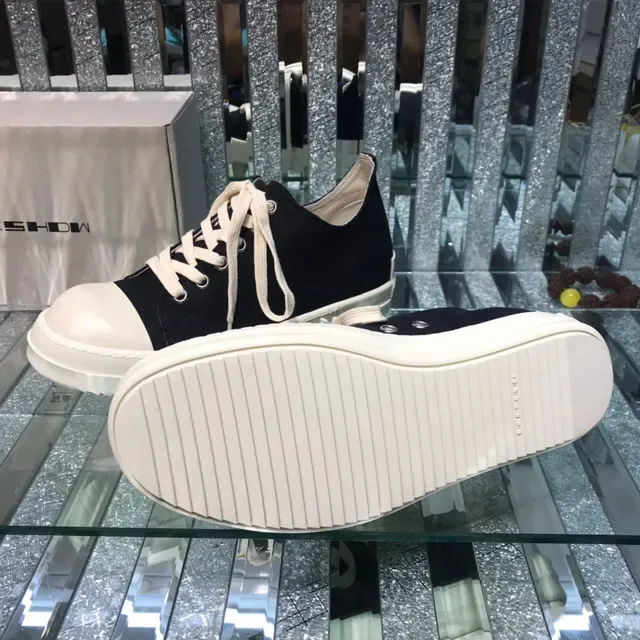 Black White Minimalist Low-Top Canvas Upper Sneakers 2