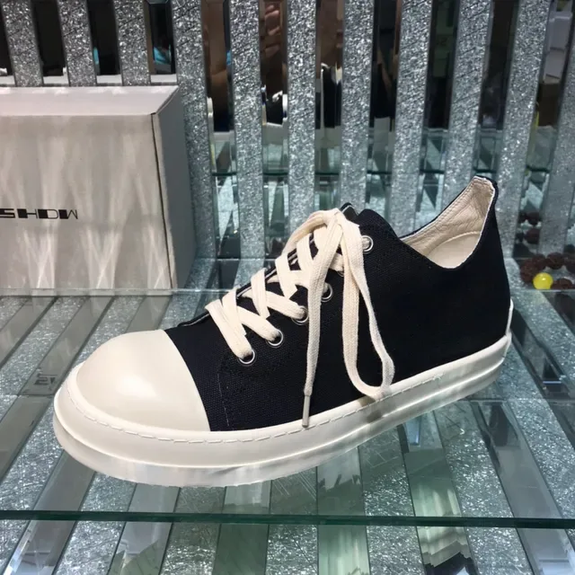 Black White Minimalist Low-Top Canvas Upper Sneakers 3