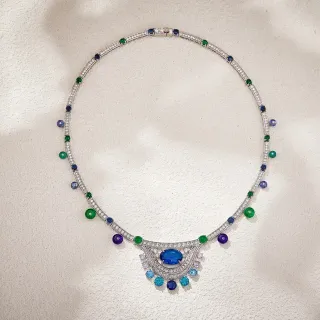 Collar con colgante gem-set azul multicolor y acentos de cabochon de múltiples piedras