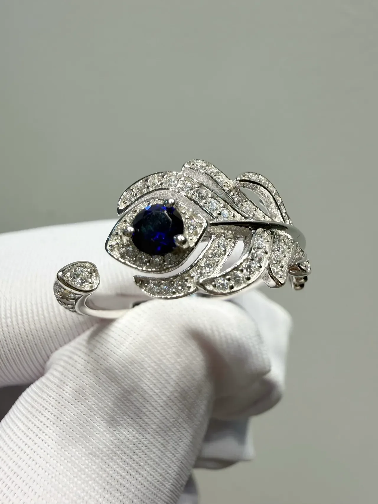 Blue Silver Openwork Feather Motif Pavé-Set Diamonds Ring 7