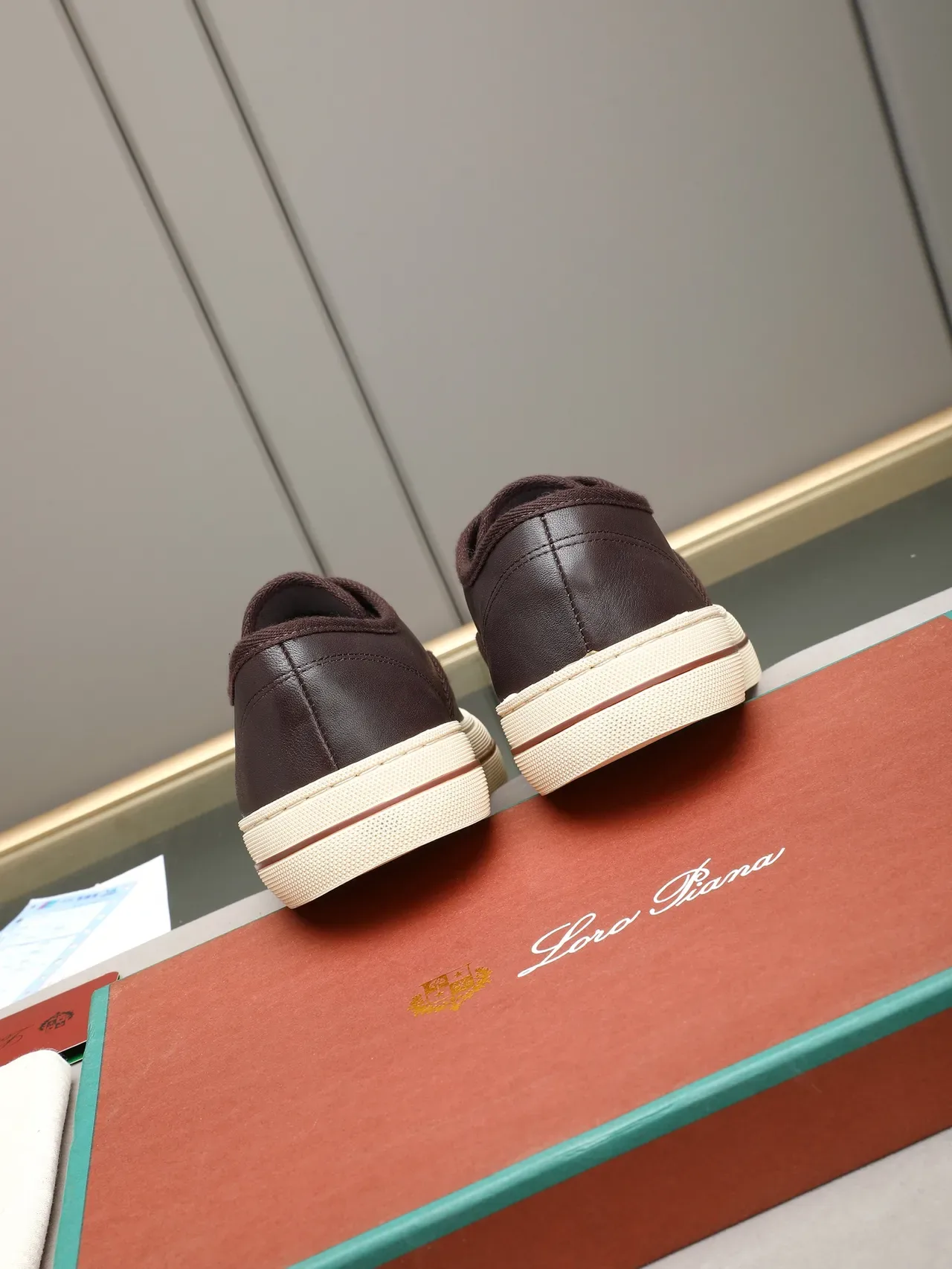 Brown Leather Low-Top Lace-Up Casual Shoe 3