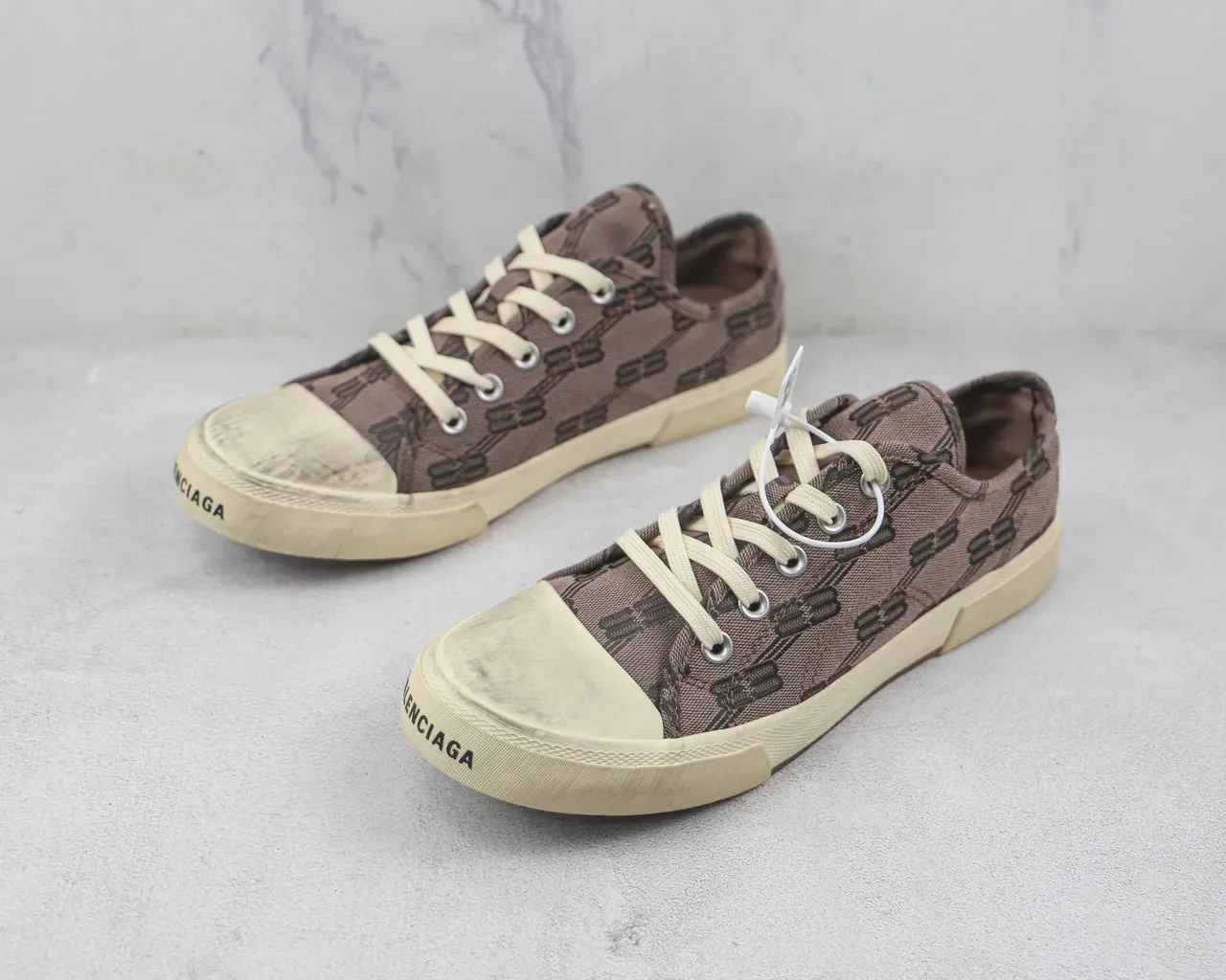 Brown Patterned Textile Low-Top Lace-Up Sneaker 4