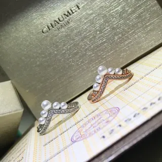 CHAUMET V-Shaped Pearl and Pavé Diamond Ring