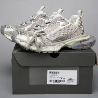 Zapatillas chunky con capas metálicas plateadas gris plata beige malla